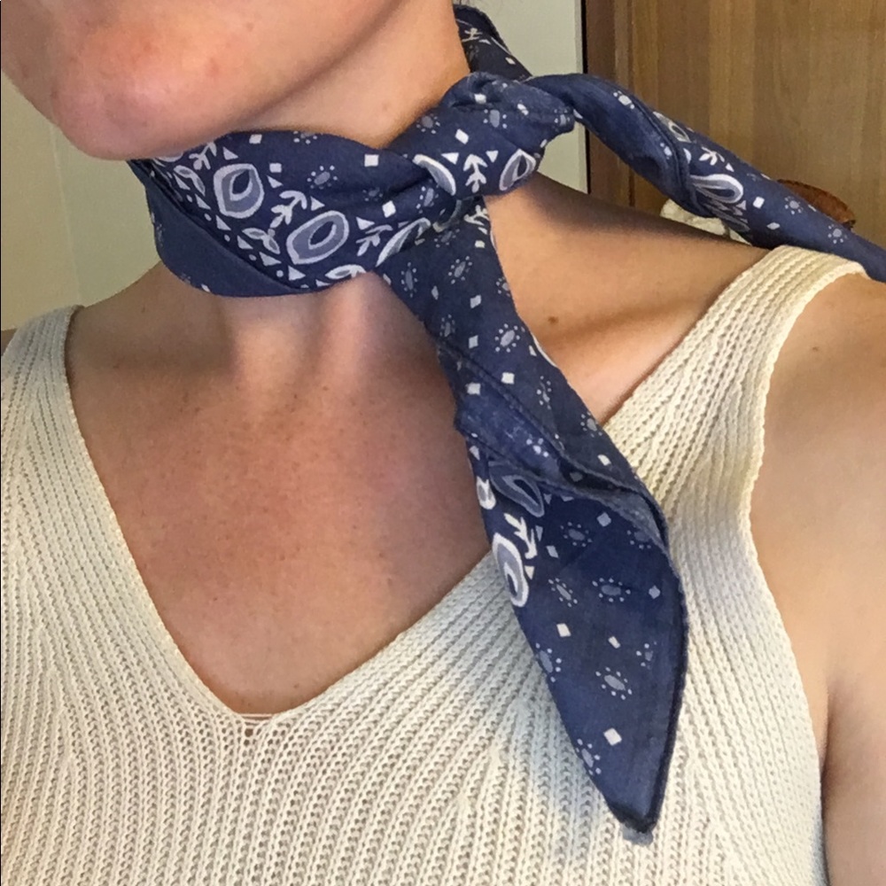 VINTAGE • 70s blue bandana scarf